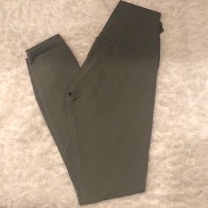 Lululemon Wunder Under 25”